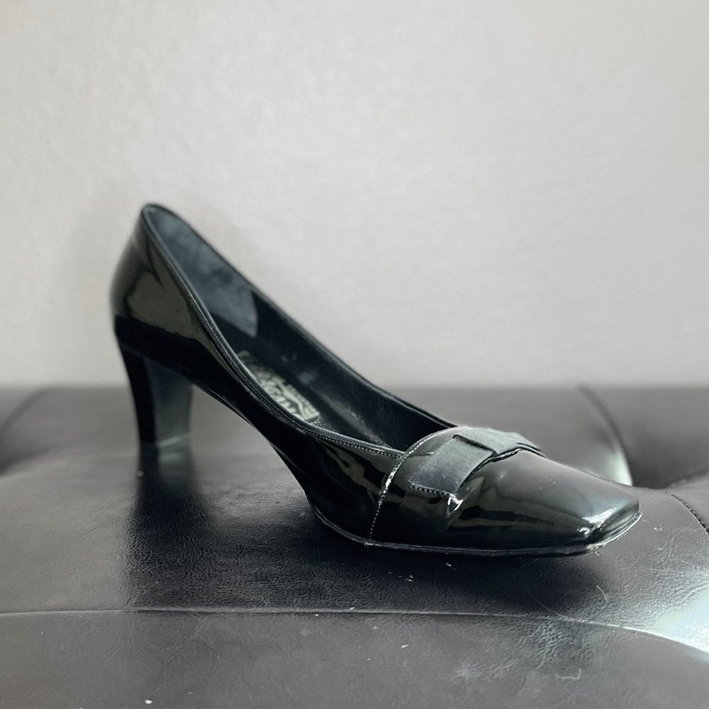 Salvatore Ferragamo Women’s Heel With Bow Shiny Black Patent Leather Size: 8.5‌ - Picture 4 of 15
